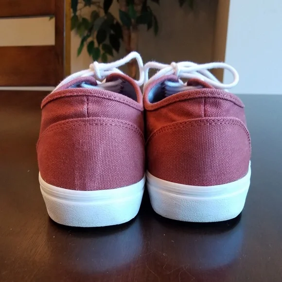 OLD NAVY mens shoes - Picture 4 of 5